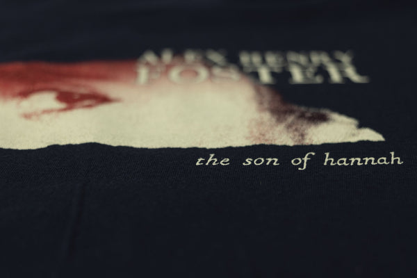 "The Son of Hannah"クルーネックTシャツ（ネイビー）